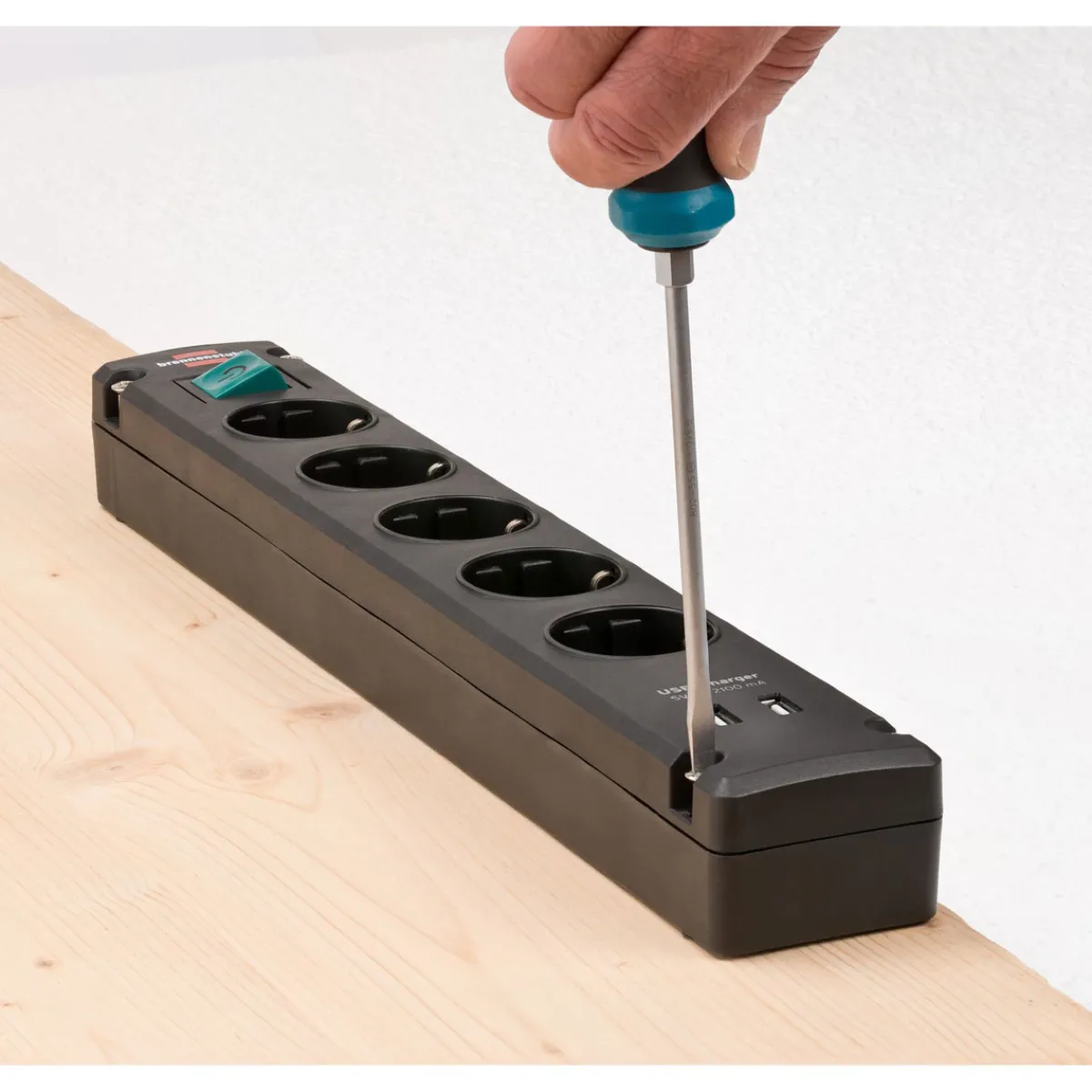 Outlet Brennenstuhl Bremounta 5fach mit USB schwarz DE 3mH05VV-F3G1,5 mit Schalter
